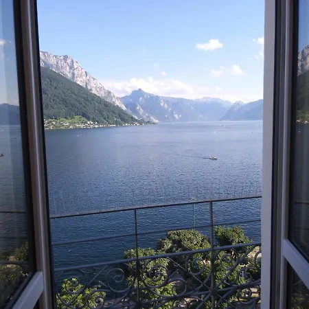 View Apartment, Blick Auf Den Traunsee Und Auf Schloss Orth - Ideal Fuer Paare Und Geniesser