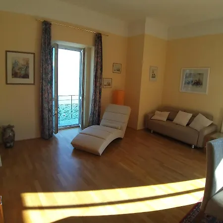 Salzkammergut Homes - View Apartment, Blick Auf Den Traunsee Und Auf Schloss Orth - Ideal Für Paare Und Genießer Apartment *