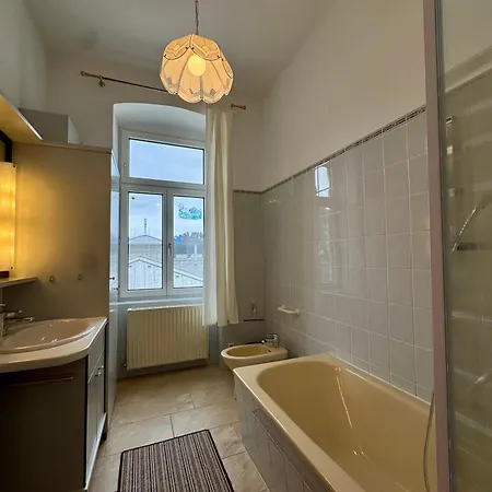 Salzkammergut Homes - View Apartment, Blick Auf Den Traunsee Und Auf Schloss Orth - Ideal Für Paare Und Genießer