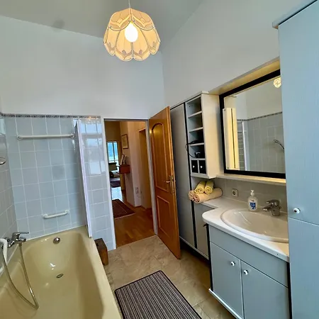 Apartment Salzkammergut Homes - View Apartment, Blick Auf Den Traunsee Und Auf Schloss Orth - Ideal Für Paare Und Genießer