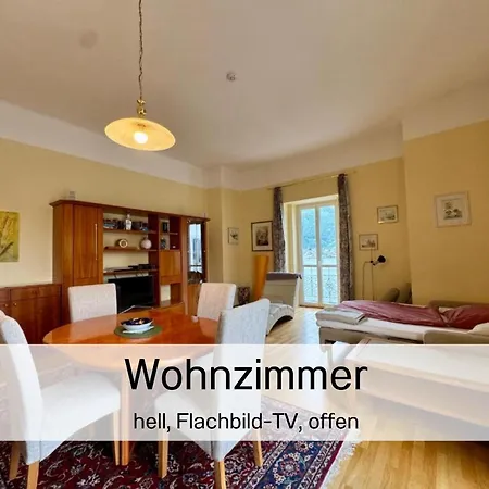 View Apartment, Blick Auf Den Traunsee Und Auf Schloss Orth - Ideal Fuer Paare Und Geniesser *