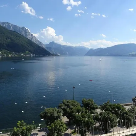 アパート View Apartment, Blick Auf Den Traunsee Und Auf Schloss Orth - Ideal Fuer Paare Und Geniesser グムンデン