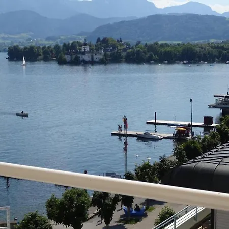 View Apartment, Blick Auf Den Traunsee Und Auf Schloss Orth - Ideal Fuer Paare Und Geniesser *