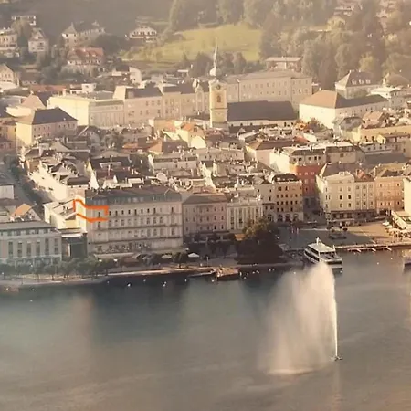 View Apartment, Blick Auf Den Traunsee Und Auf Schloss Orth - Ideal Fuer Paare Und Geniesser *