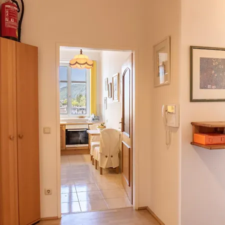 公寓 View Apartment, Blick Auf Den Traunsee Und Auf Schloss Orth - Ideal Fuer Paare Und Geniesser 格蒙登