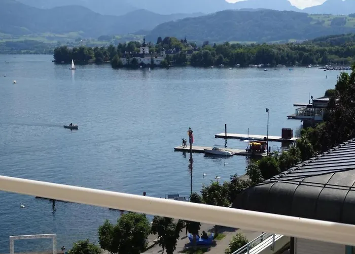 View Apartment, Blick Auf Den Traunsee Und Auf Schloss Orth - Ideal Fuer Paare Und Geniesser *