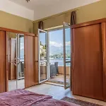 View Apartment, Blick Auf Den Traunsee Und Auf Schloss Orth - Ideal Fuer Paare Und Geniesser Appartamento *