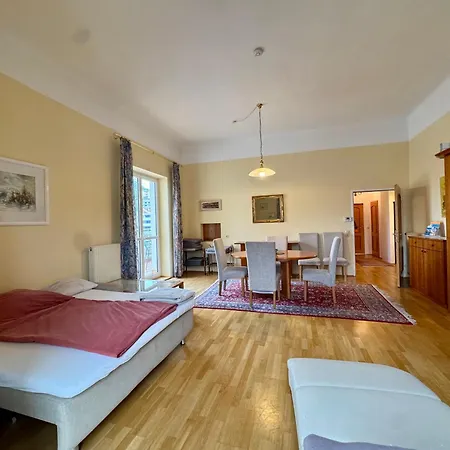 View Apartment, Blick Auf Den Traunsee Und Auf Schloss Orth - Ideal Fuer Paare Und Geniesser *