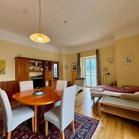 Salzkammergut Homes Gmunden - Lake View Apartment, Blick Auf Den Traunsee Und Auf Das Schloss Orth - Ideal Fuer Paare Und Geniesser