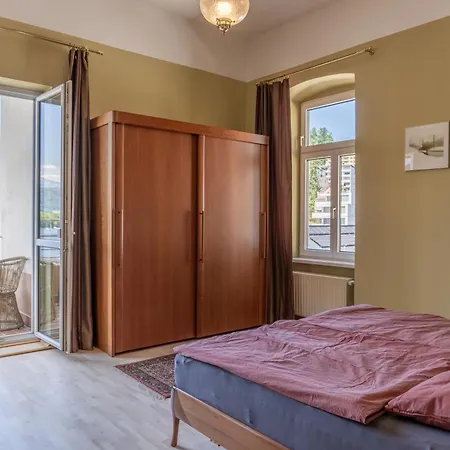 View Apartment, Blick Auf Den Traunsee Und Auf Schloss Orth - Ideal Fuer Paare Und Geniesser *