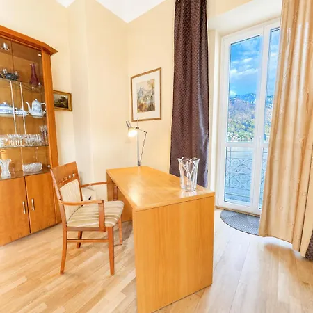 View Apartment, Blick Auf Den Traunsee Und Auf Schloss Orth - Ideal Fuer Paare Und Geniesser Lejlighed