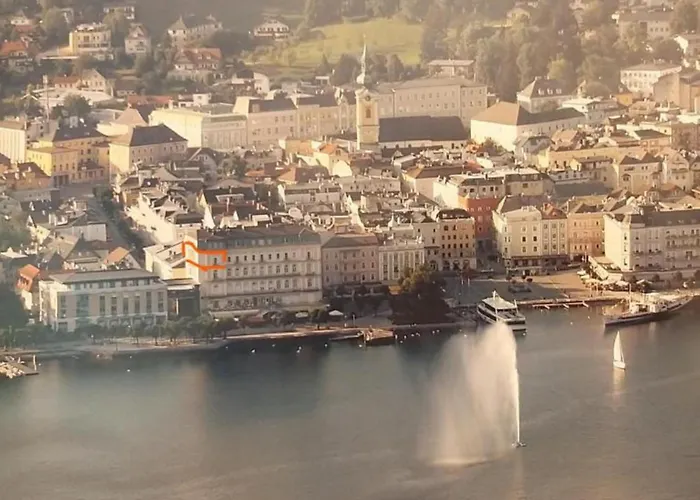 View Apartment, Blick Auf Den Traunsee Und Auf Schloss Orth - Ideal Fuer Paare Und Geniesser *